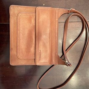 Genuine leather Fossil purse. Very nice condition.